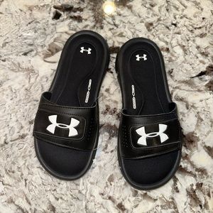 NWT, Under Armour Boys Cushion Sole Slides, Size 4
